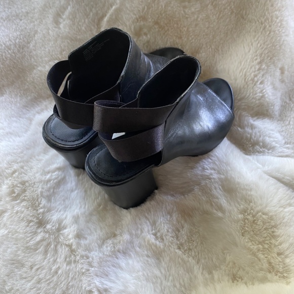 Kenneth Cole reaction leather open toe open heeled bootie 4”heel size 6 - Picture 5 of 8